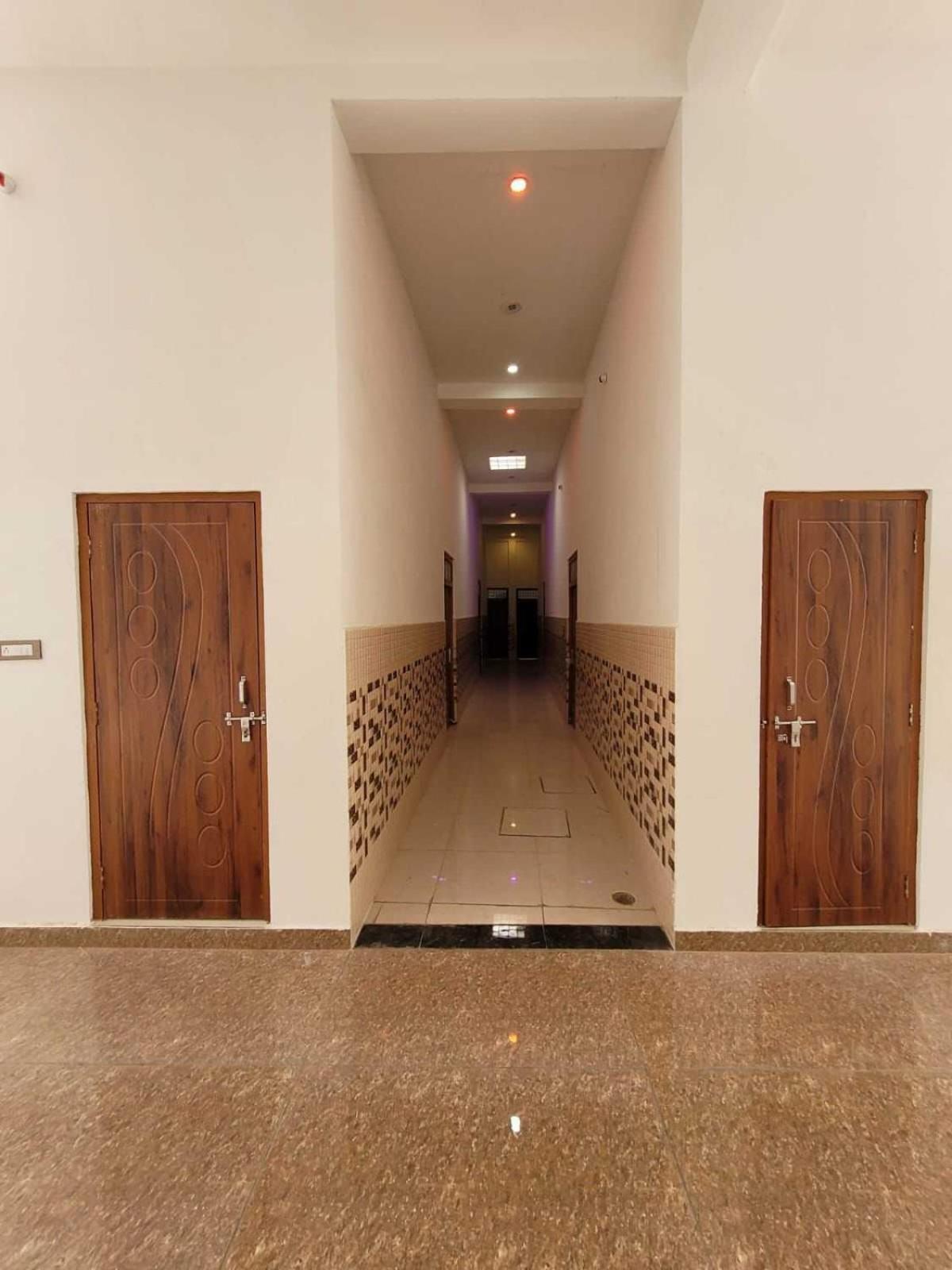 Oyo Hotel Hastinapur Palace Meerut Ngoại thất bức ảnh